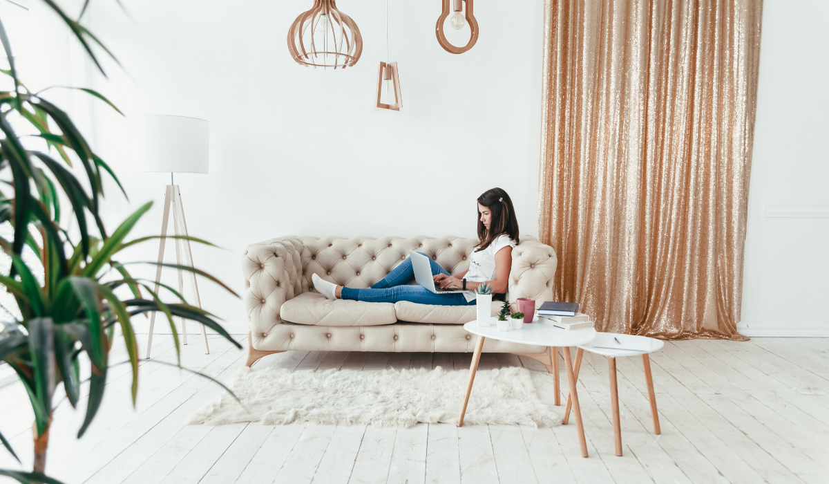 woman-on-couch-using-laptop